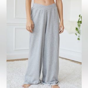 💛UO V-FRONT WIDE LEG PANTS